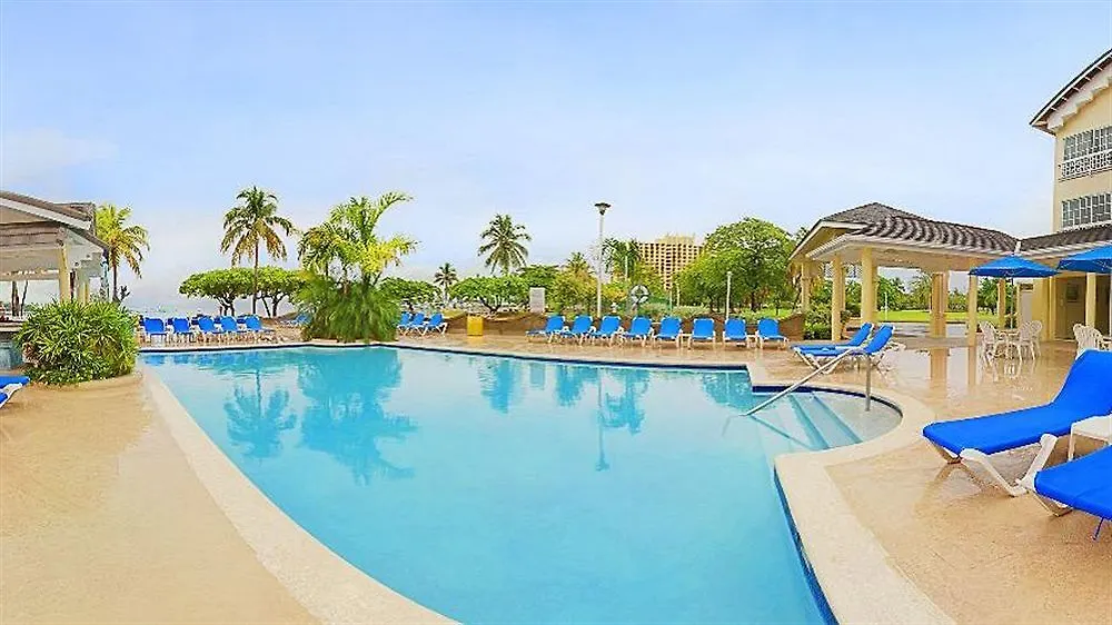 Rooms On The Beach Ocho Rios 2*,